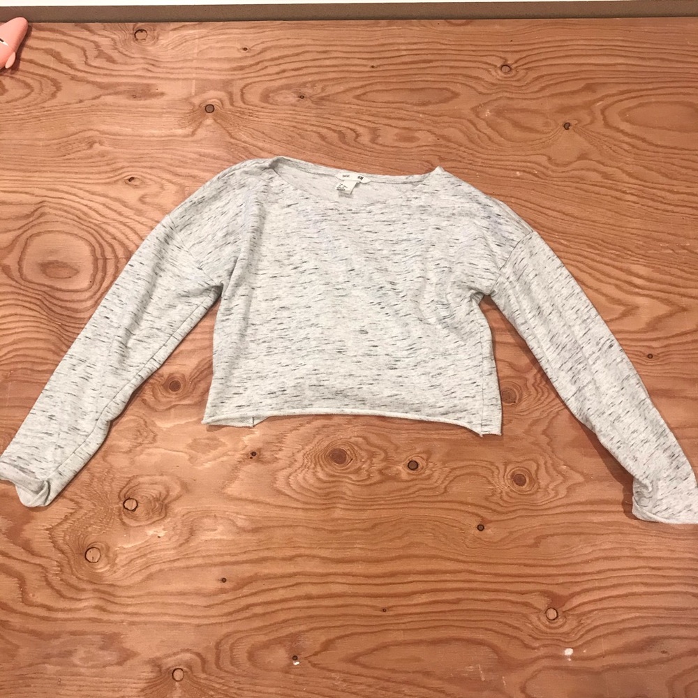 Basic long leaved top (cropped)